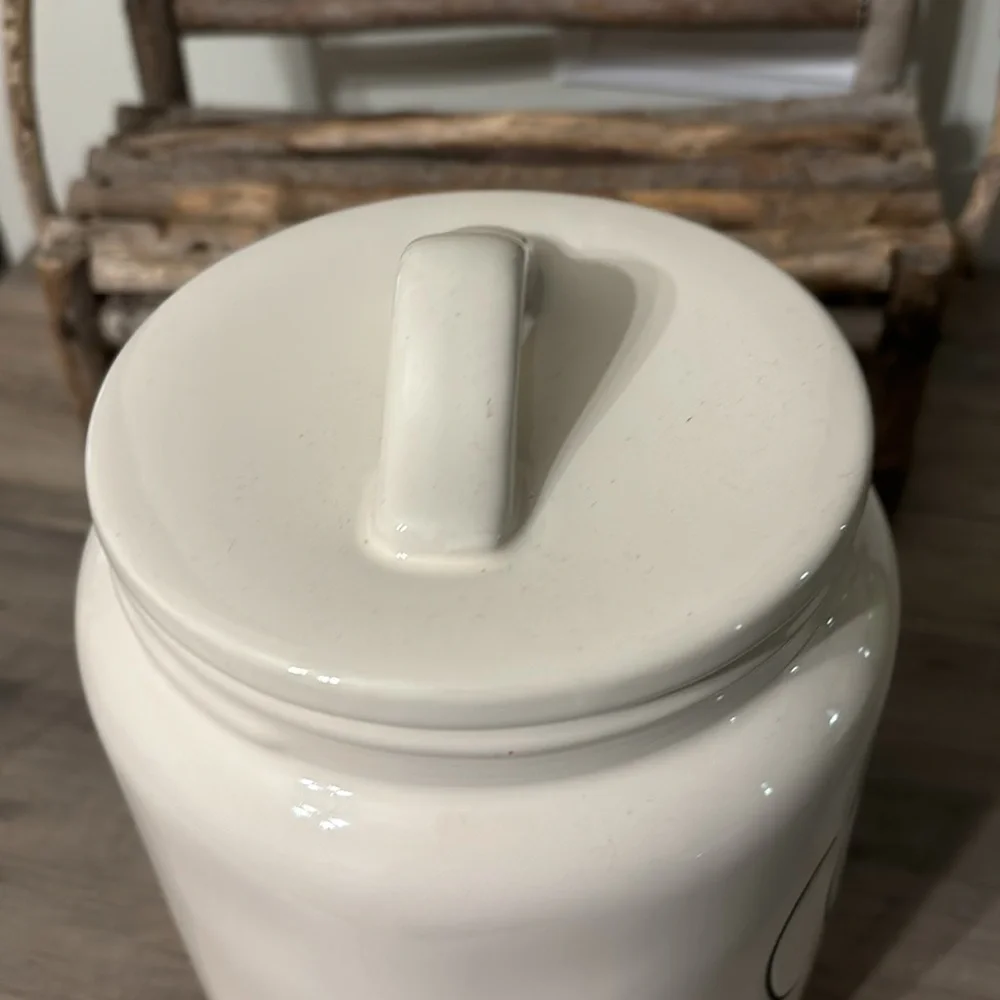 NWT RAE DUNN COAL CHUBBY CHRISTMAS CANISTER